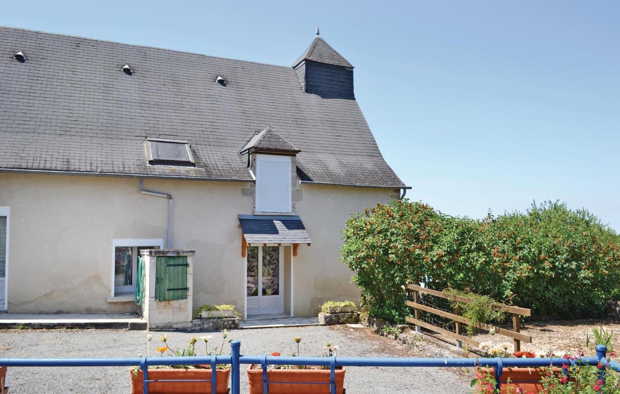 Amazing Home In Ladornac With Kitchen La Dornac Buitenkant foto